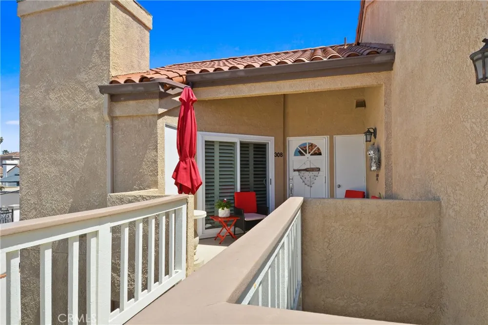 2000 Pacific Coast HWY APT 308 Huntington Beach, CA 92648