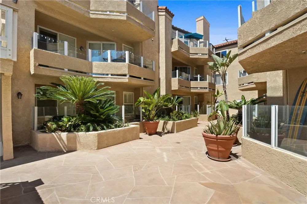 2000 Pacific Coast HWY APT 308 Huntington Beach, CA 92648