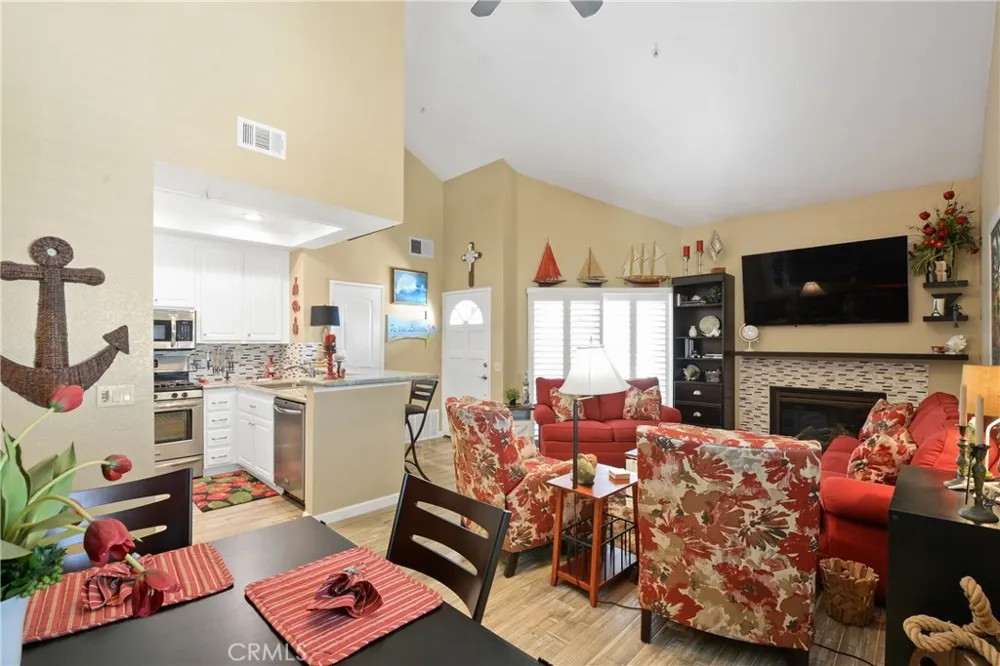 2000 Pacific Coast HWY APT 308 Huntington Beach, CA 92648