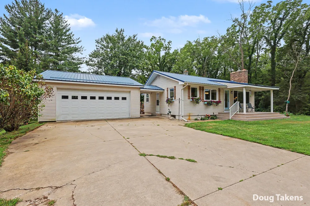 538 108th Street Leighton Township, MI 49316