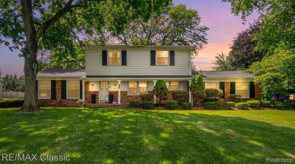 6638 Woodbank Drive Bloomfield Hills City, MI 48301