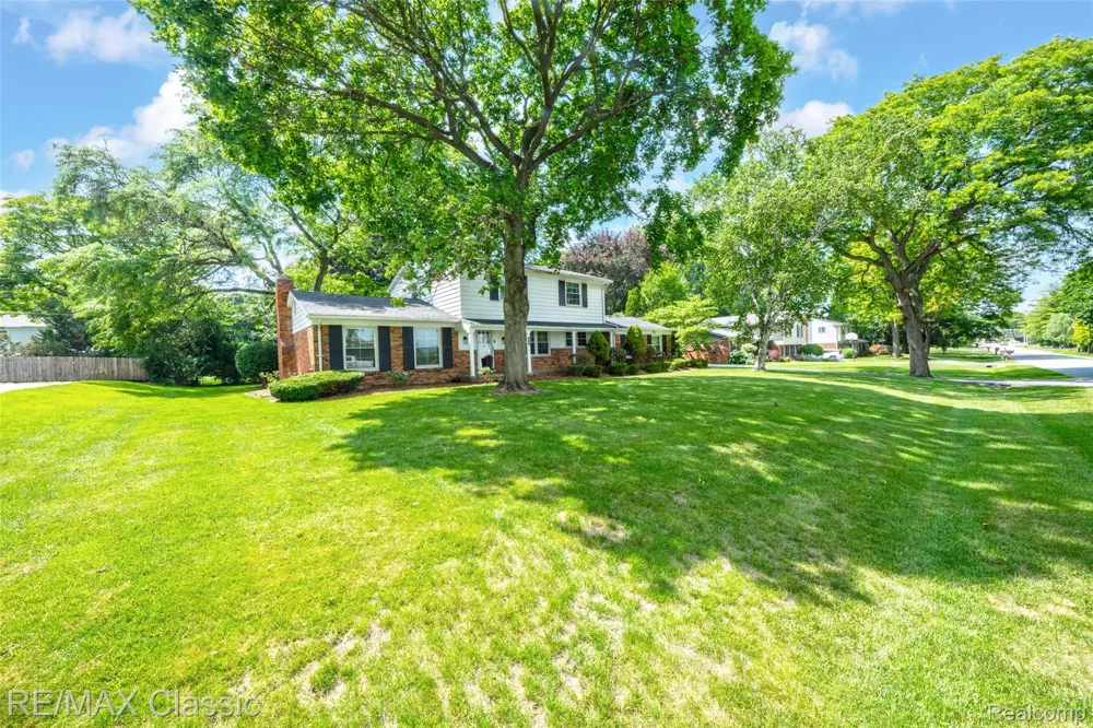 6638 Woodbank Drive Bloomfield Hills City, MI 48301