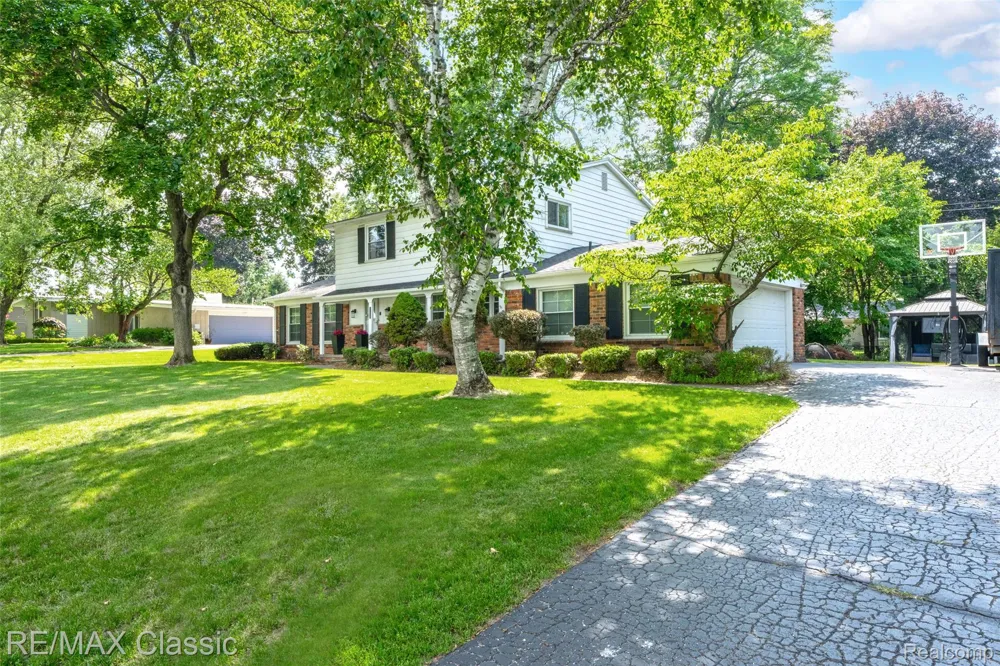 6638 Woodbank Drive Bloomfield Hills City, MI 48301