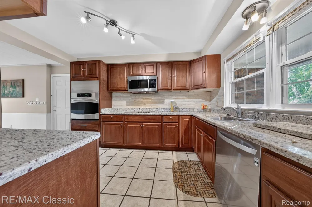 6638 Woodbank Drive Bloomfield Hills City, MI 48301