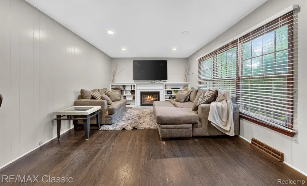 6638 Woodbank Drive Bloomfield Hills City, MI 48301