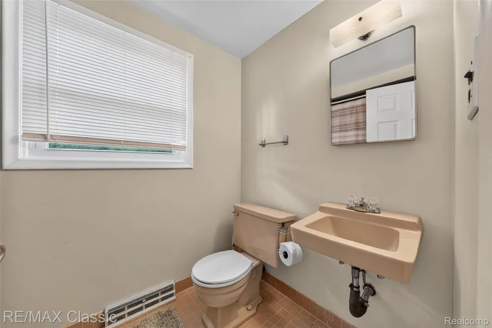 6638 Woodbank Drive Bloomfield Hills City, MI 48301