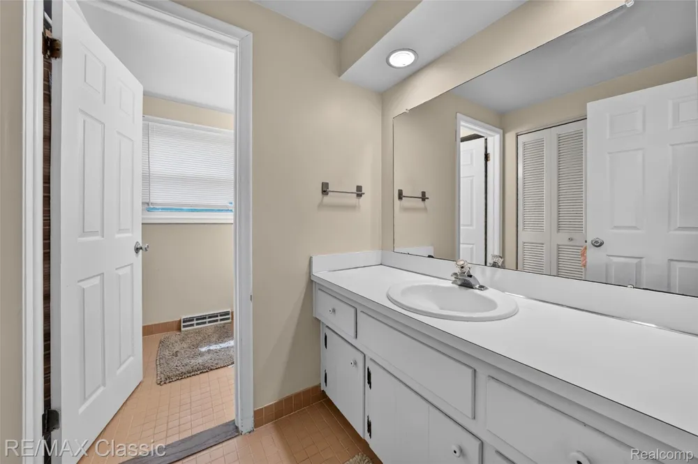 6638 Woodbank Drive Bloomfield Hills City, MI 48301