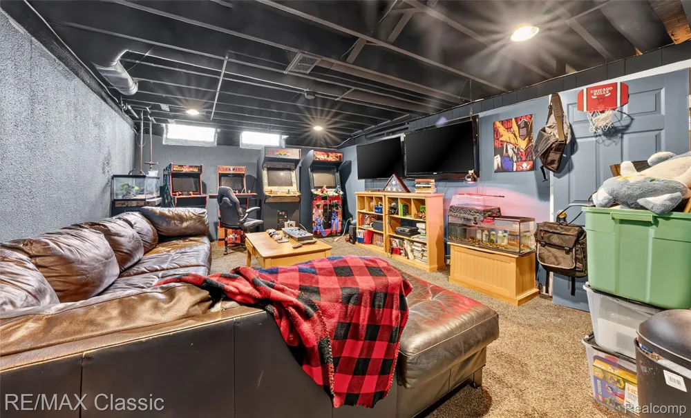 6638 Woodbank Drive Bloomfield Hills City, MI 48301
