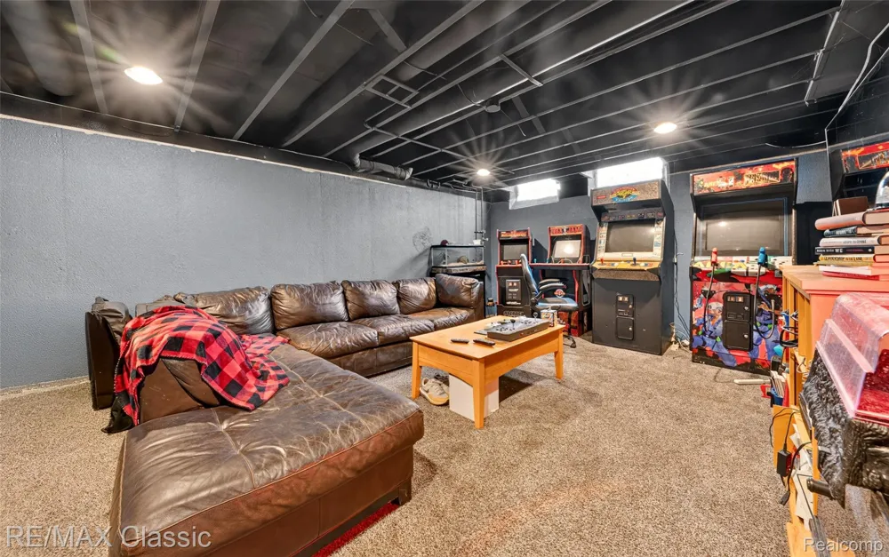 6638 Woodbank Drive Bloomfield Hills City, MI 48301