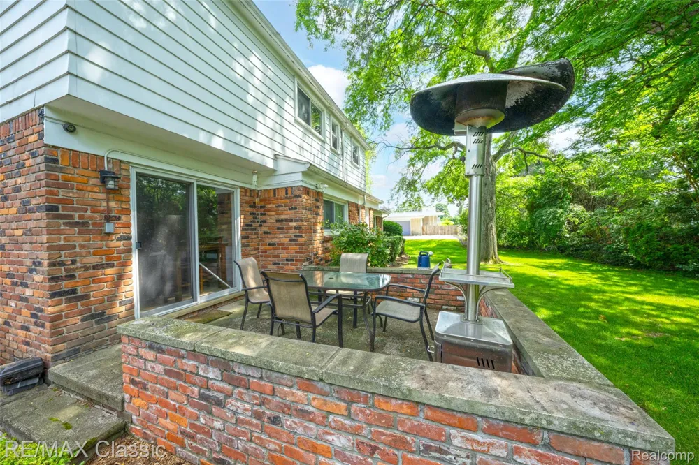 6638 Woodbank Drive Bloomfield Hills City, MI 48301