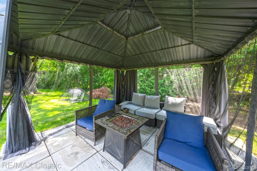 6638 Woodbank Drive Bloomfield Hills City, MI 48301