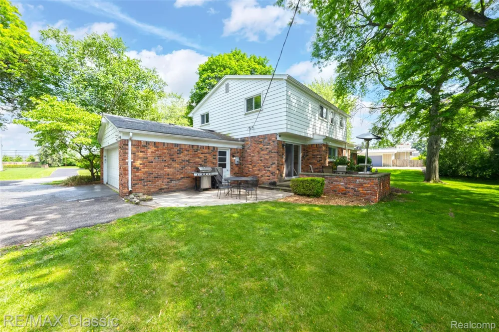 6638 Woodbank Drive Bloomfield Hills City, MI 48301