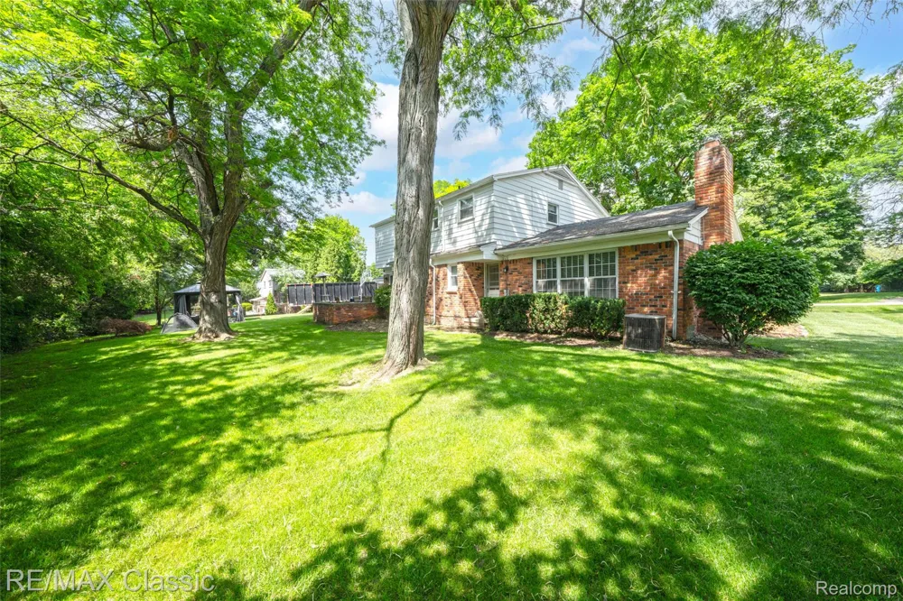6638 Woodbank Drive Bloomfield Hills City, MI 48301
