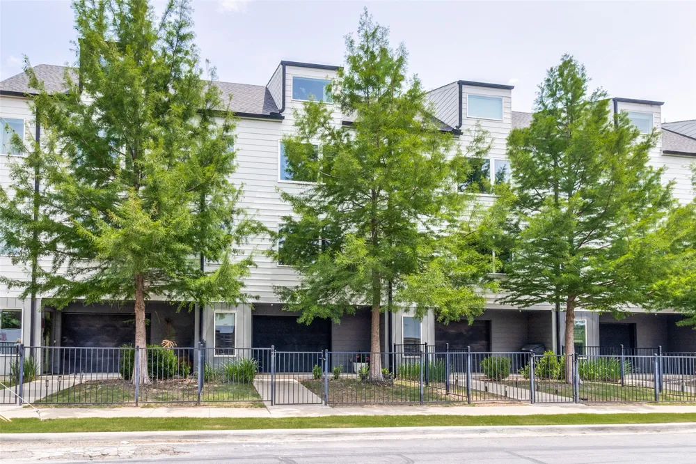 1430 Grigsby Avenue #104 Dallas, TX 75204