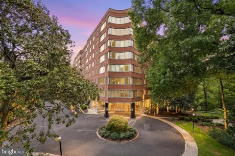 4200 CATHEDRAL AVENUE NW #607
