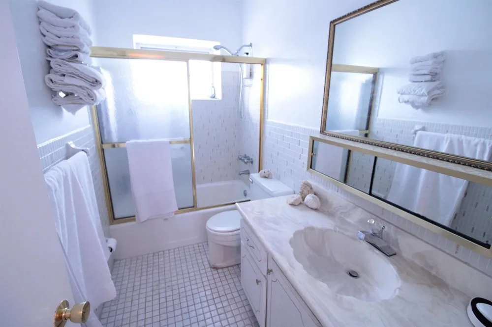 721 ATLANTIC SHORES BOULEVARD #309 Hallandale Beach, FL 33009