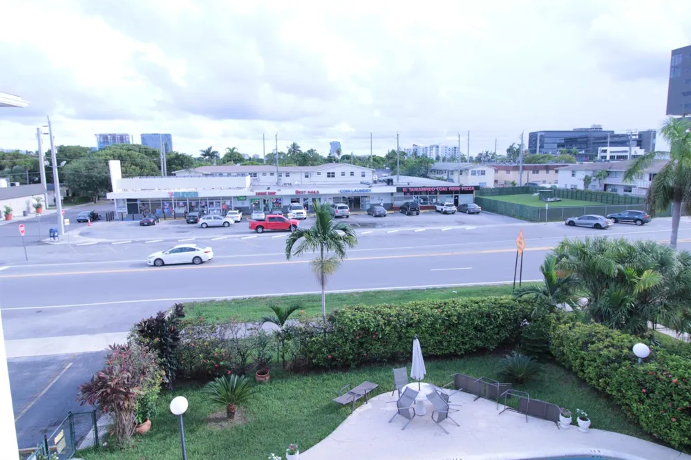 721 ATLANTIC SHORES BOULEVARD #309 Hallandale Beach, FL 33009