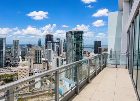90 SW 3rd St #4008