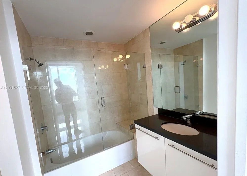 90 SW 3rd St #4008 Miami, FL 33130