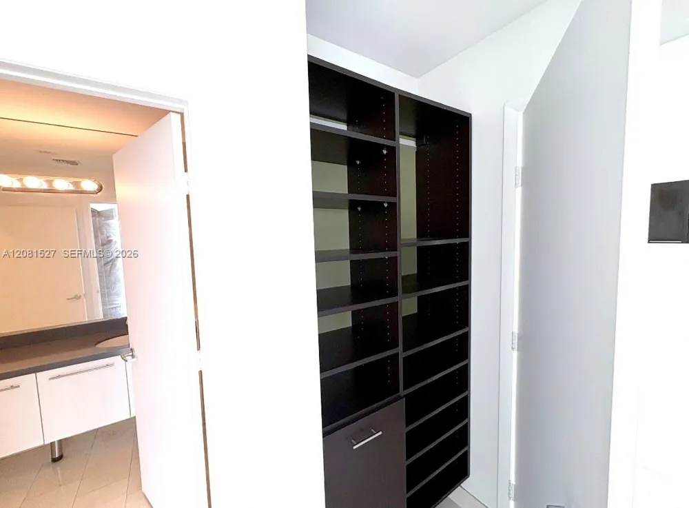 90 SW 3rd St #4008 Miami, FL 33130