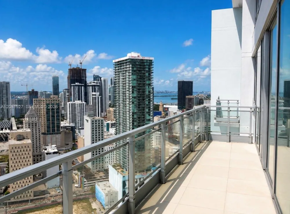 90 SW 3rd St #4008 Miami, FL 33130