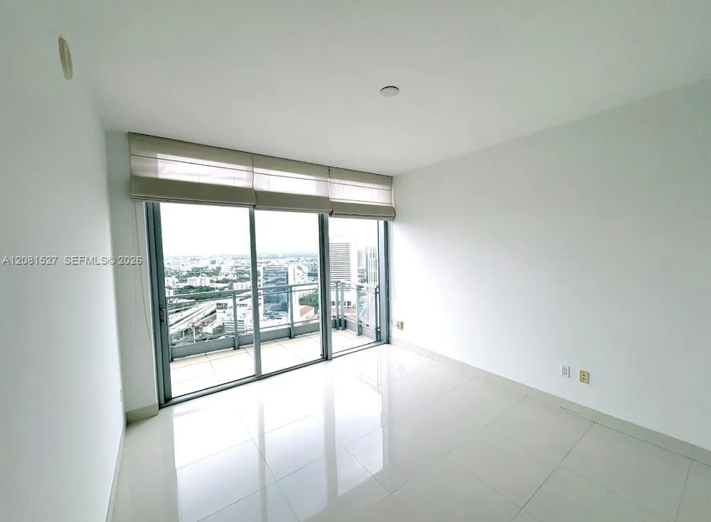 90 SW 3rd St #4008 Miami, FL 33130
