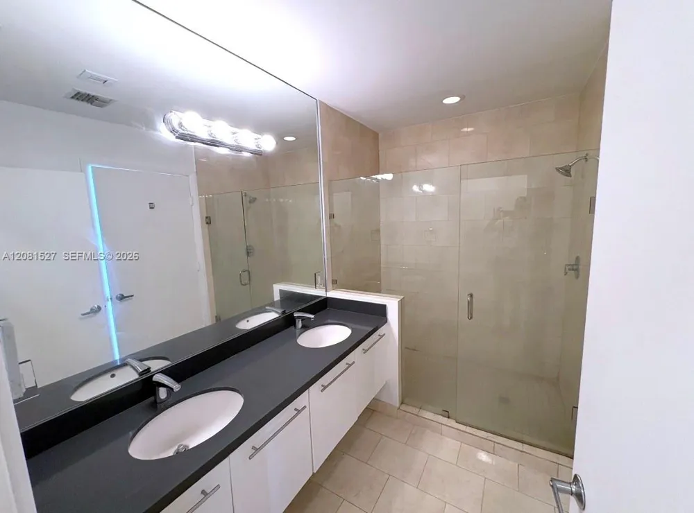 90 SW 3rd St #4008 Miami, FL 33130