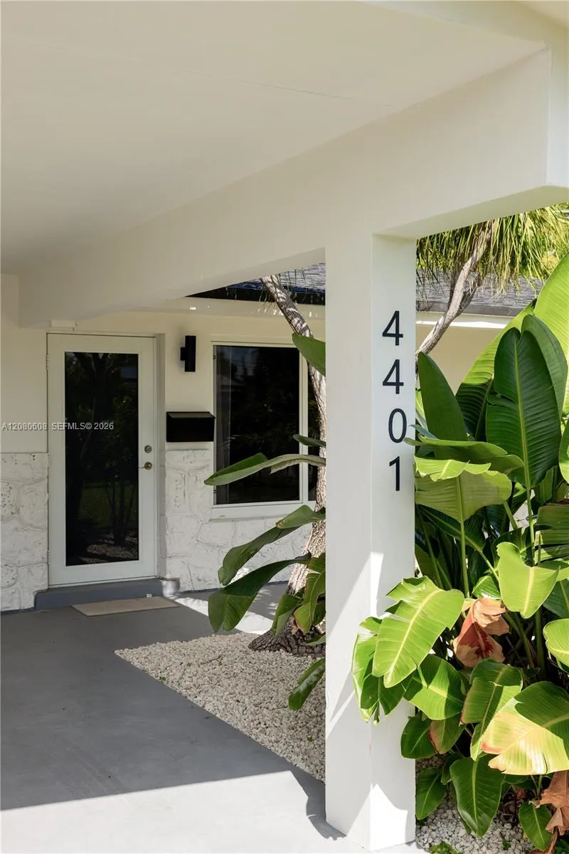 4401 NE 13th Ave Oakland Park, FL 33334
