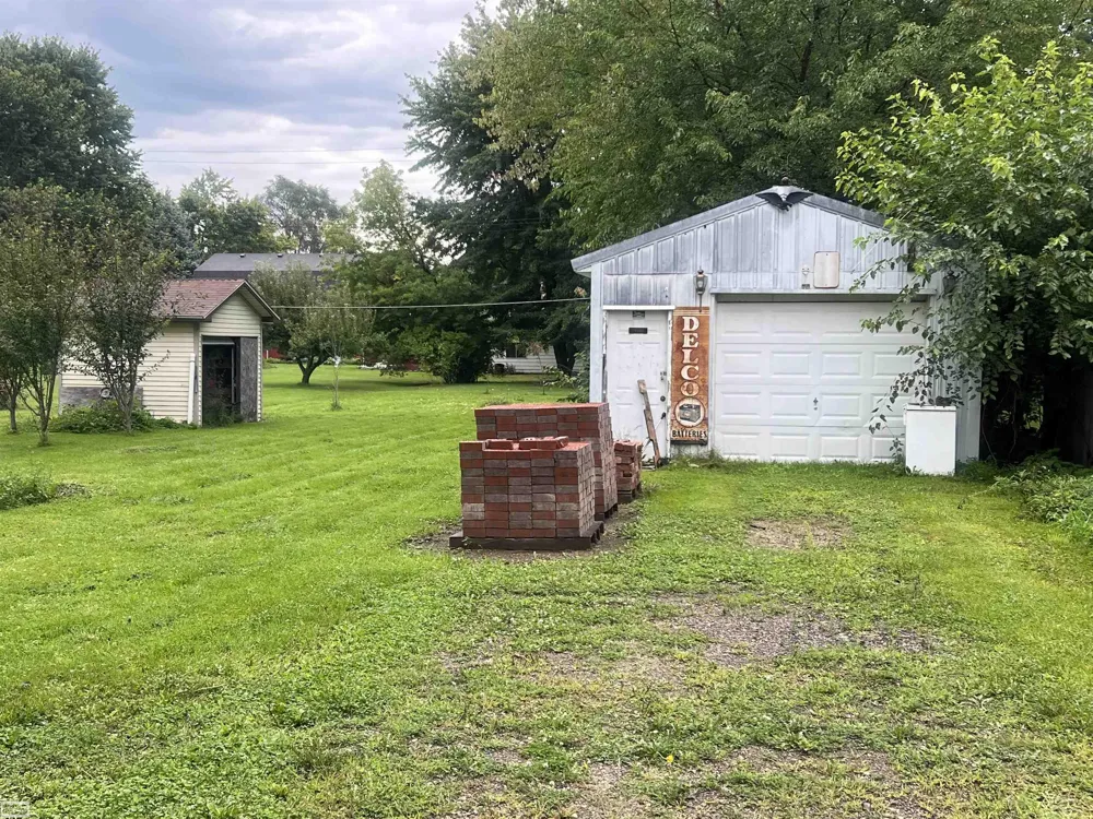 6873 James Street Brown City City, MI 48416