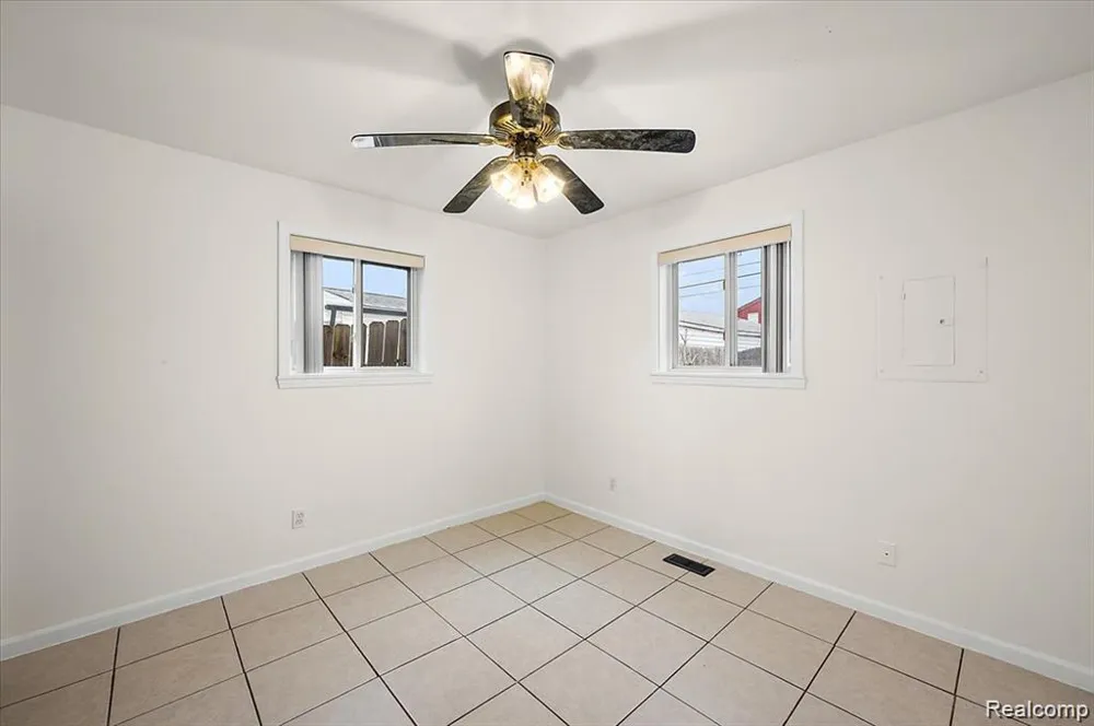 32416 EXETER DRIVE Warren City, MI 48092