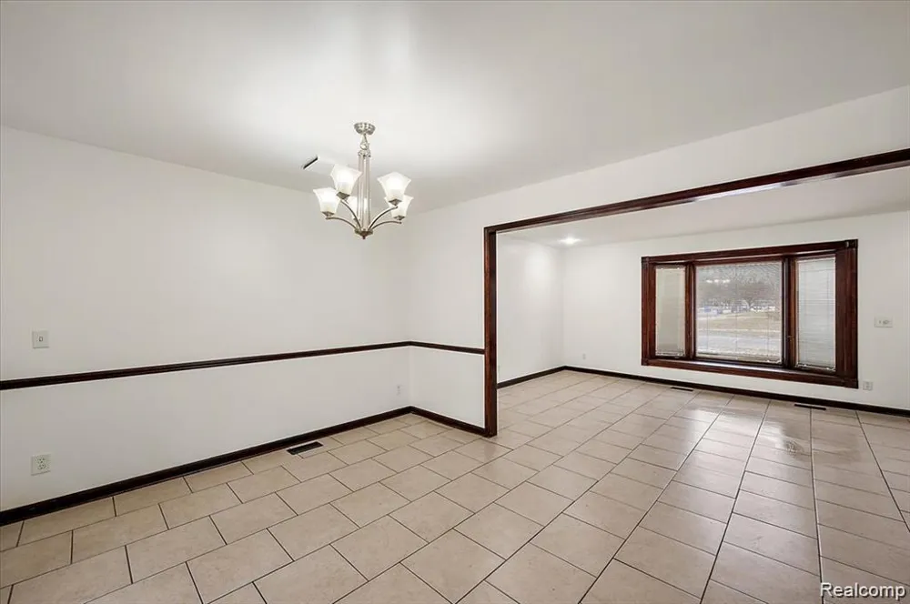 32416 EXETER DRIVE Warren City, MI 48092