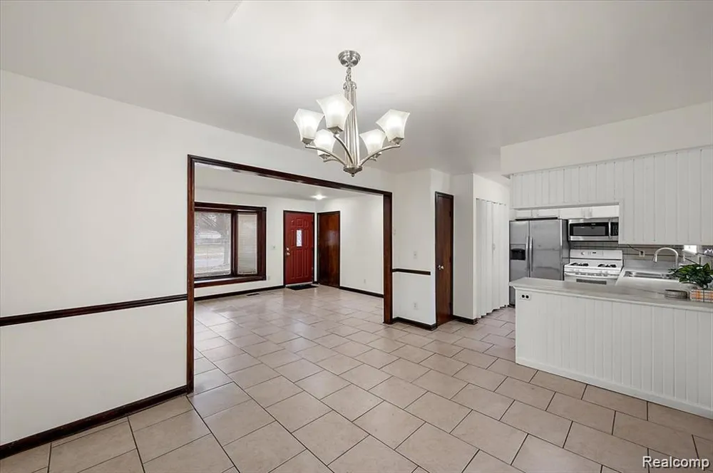 32416 EXETER DRIVE Warren City, MI 48092