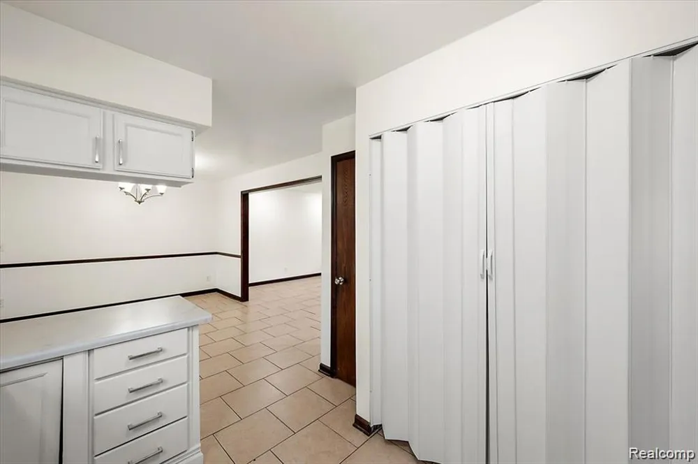 32416 EXETER DRIVE Warren City, MI 48092