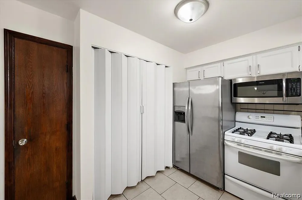 32416 EXETER DRIVE Warren City, MI 48092