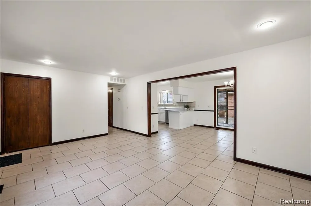32416 EXETER DRIVE Warren City, MI 48092