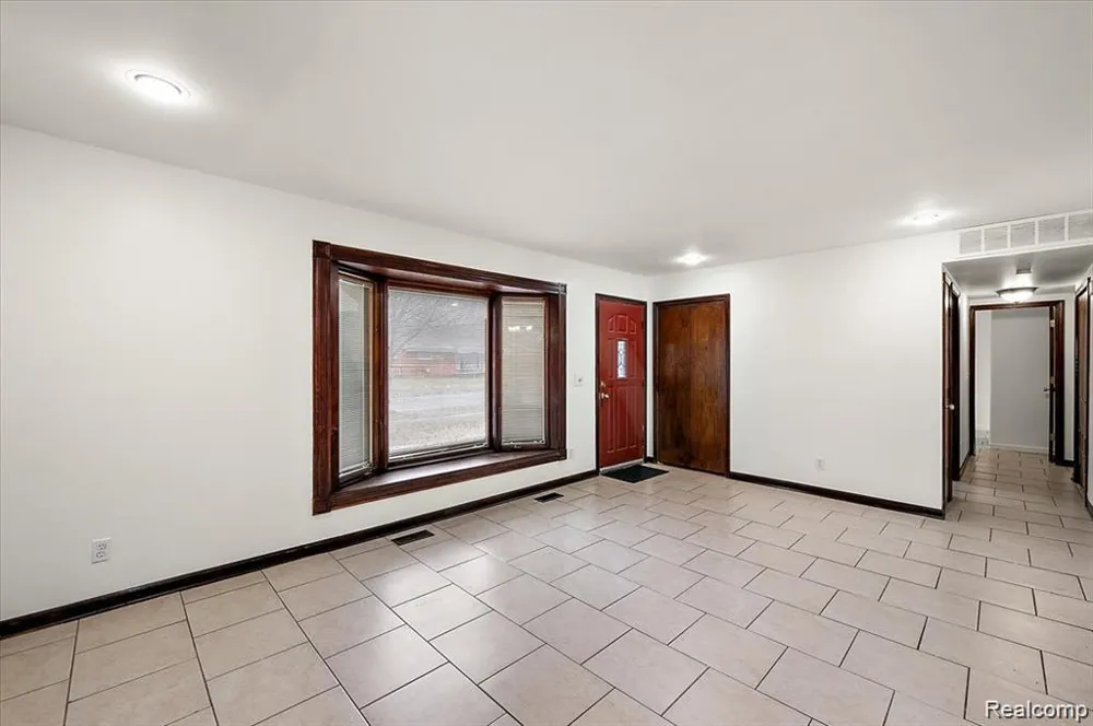 32416 EXETER DRIVE Warren City, MI 48092