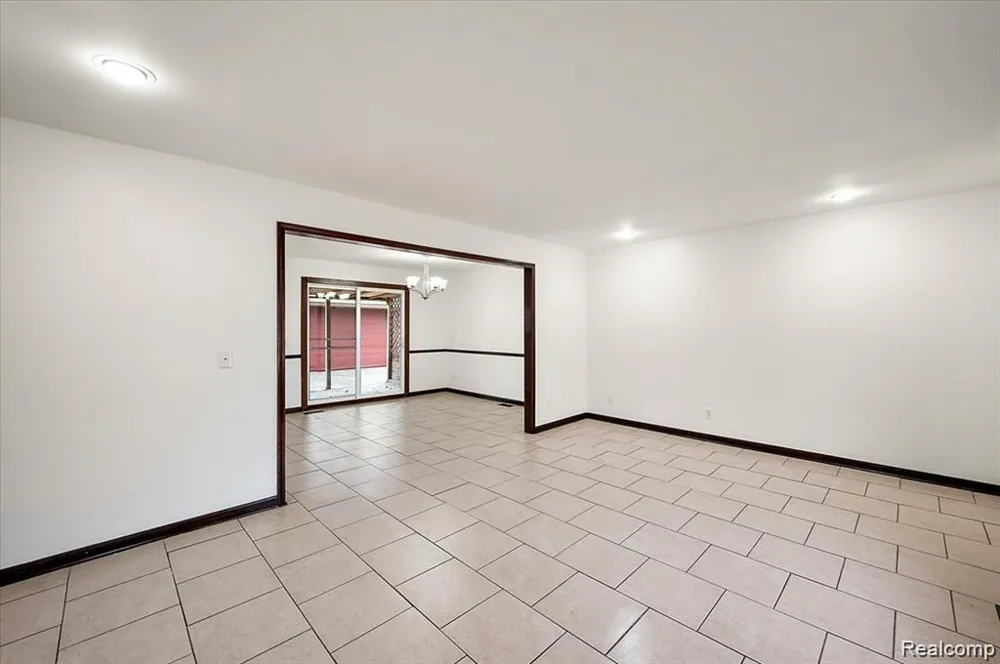32416 EXETER DRIVE Warren City, MI 48092