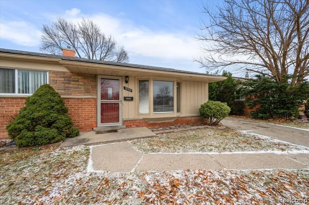 32416 EXETER DRIVE Warren City, MI 48092