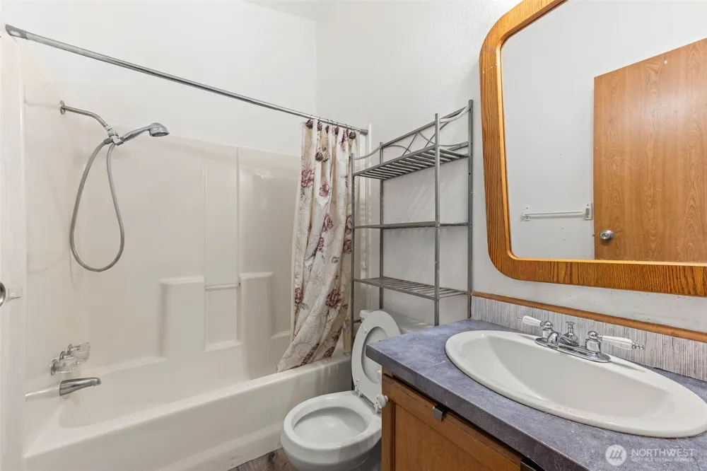 208 W Orchard Street Oakville, WA 98568