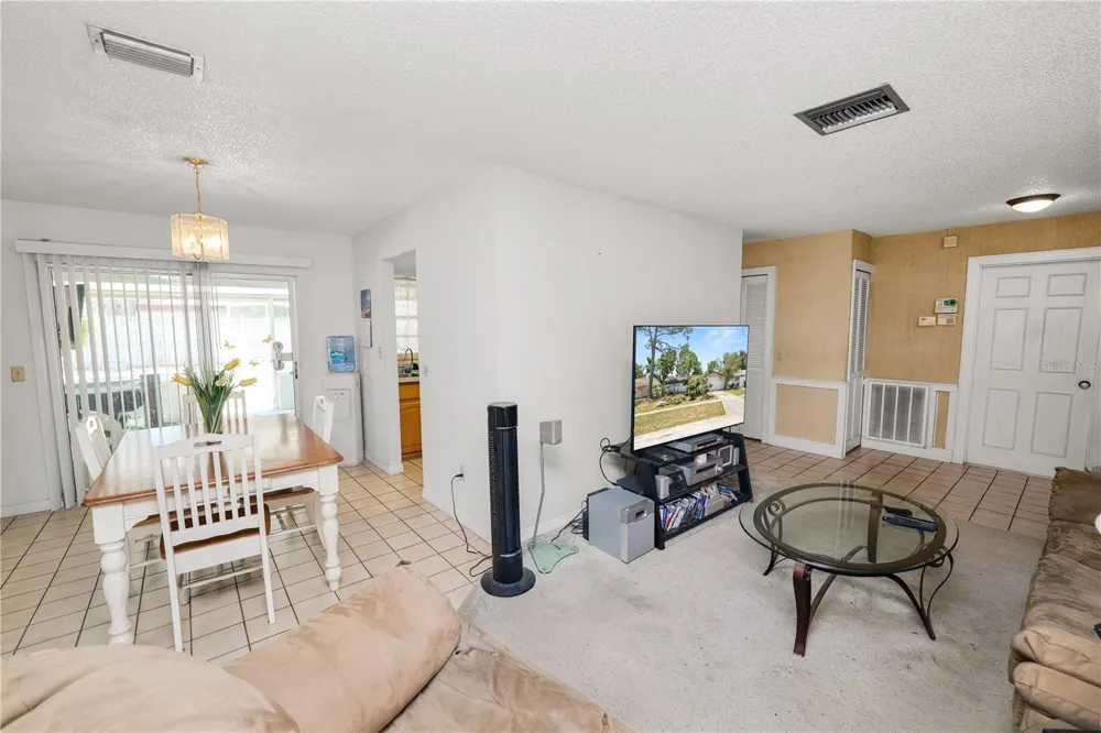 5028 HEADLAND HILLS AVENUE Tampa, FL 33625