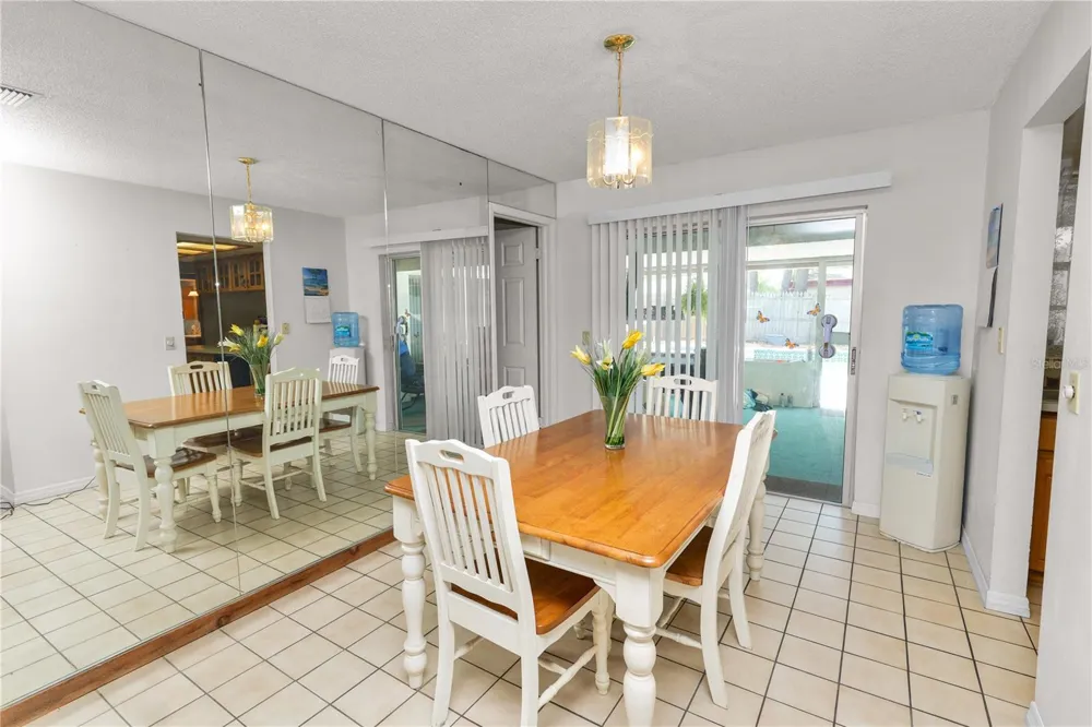 5028 HEADLAND HILLS AVENUE Tampa, FL 33625