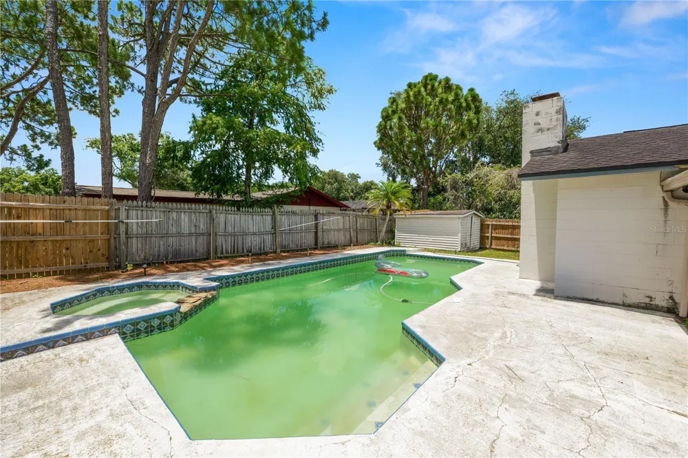 5028 HEADLAND HILLS AVENUE Tampa, FL 33625