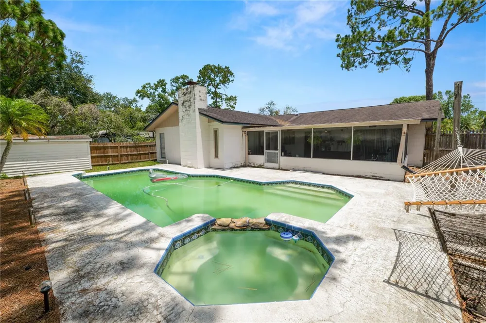 5028 HEADLAND HILLS AVENUE Tampa, FL 33625