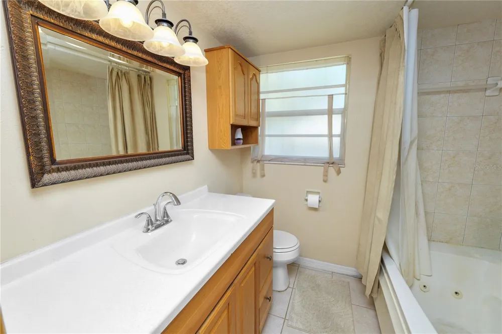 5028 HEADLAND HILLS AVENUE Tampa, FL 33625