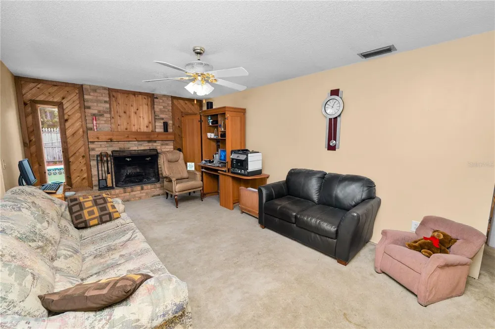 5028 HEADLAND HILLS AVENUE Tampa, FL 33625