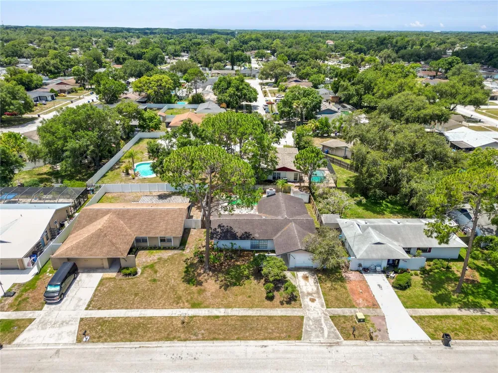 5028 HEADLAND HILLS AVENUE Tampa, FL 33625