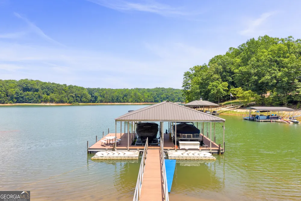 102 Pine Tree TRCE Lavonia, GA 30553