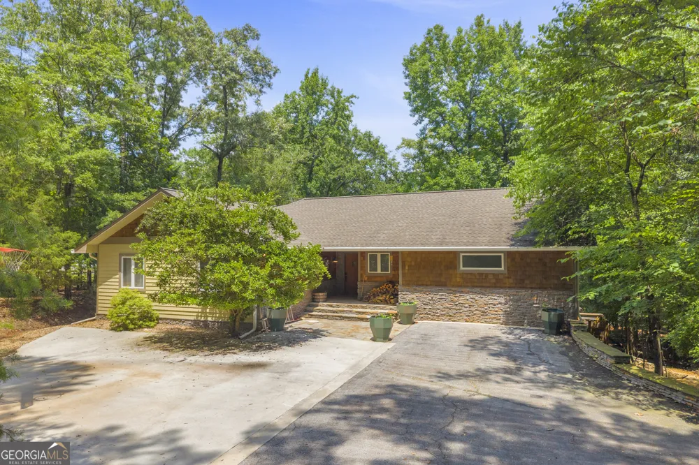 102 Pine Tree TRCE Lavonia, GA 30553