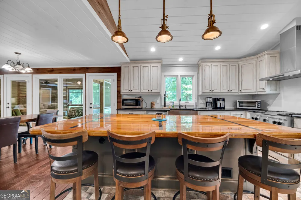 102 Pine Tree TRCE Lavonia, GA 30553