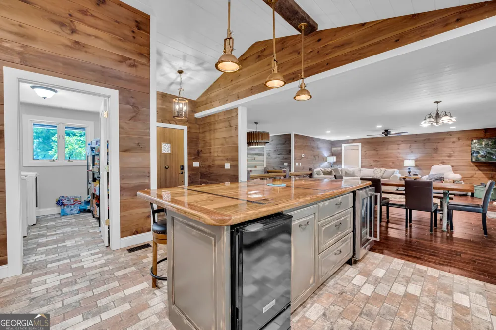 102 Pine Tree TRCE Lavonia, GA 30553